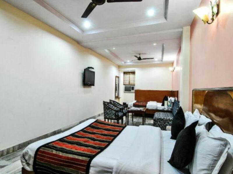 Super Hotel O Paharganj Near Railway Station Nuova Delhi Esterno foto